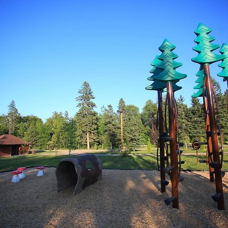 Village Historique De Val-Jalbert Шамбор Екстериор снимка